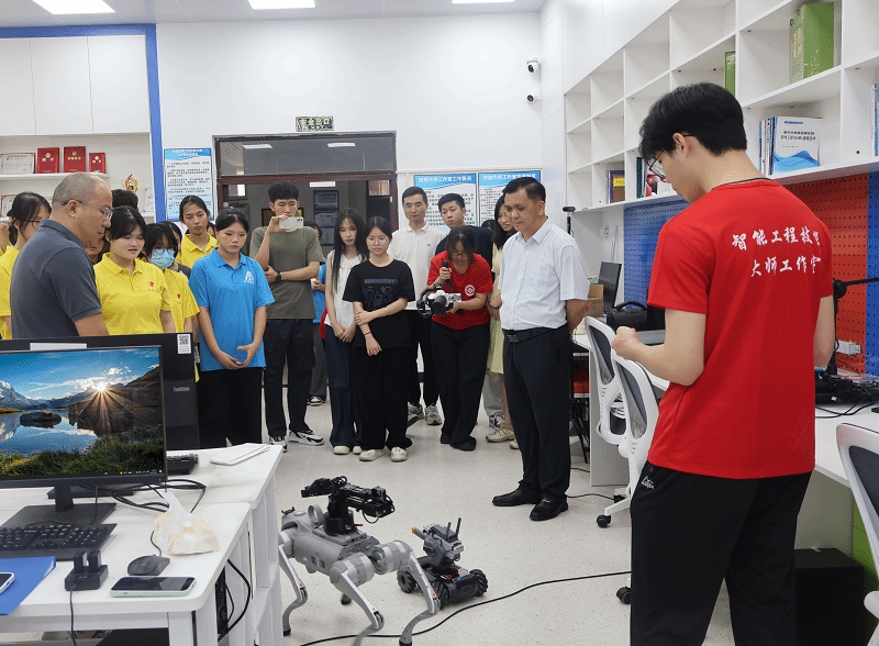 大模型：开启智能时代新征程——人工智能学院“智心同行”心理沙龙首期活动成功举办